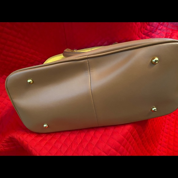 Women - Picture 5 of 6